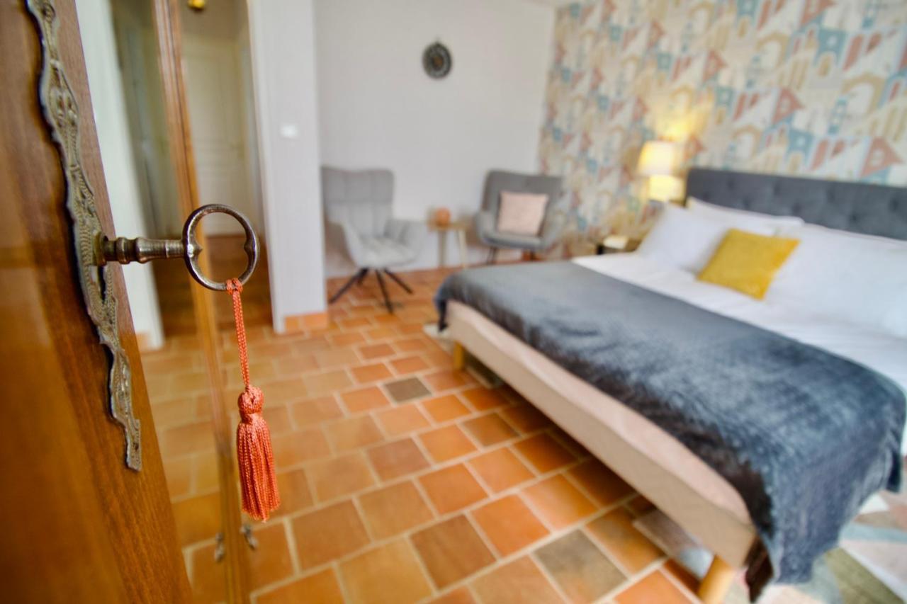 Louin O Trois Oliviers B&B 외부 사진